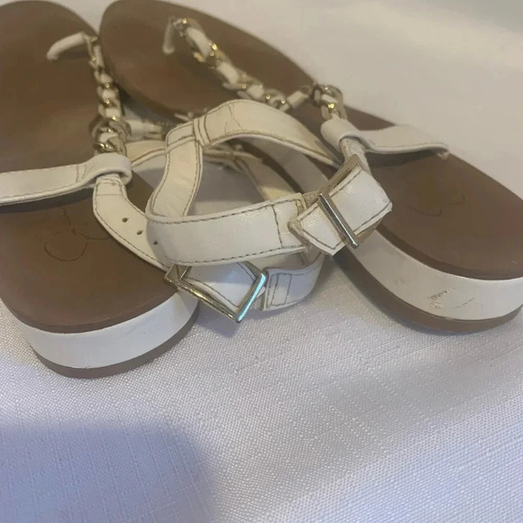 Jessica Simpson Women’s Size 8.5 White With Gold Tone Chain Link Thong Sandals - Picture 8 of 9
